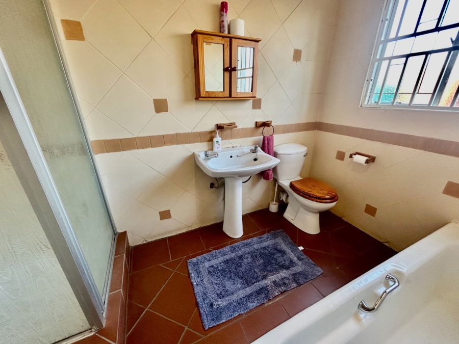 6 Bedroom Property for Sale in Schoemansville North West
